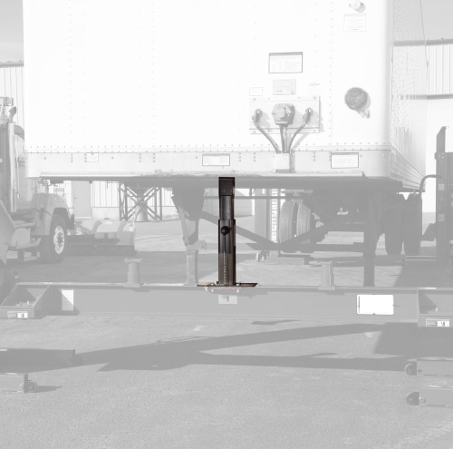 King Pin Adapter supporting Heavy-Duty trailer on crossbeam